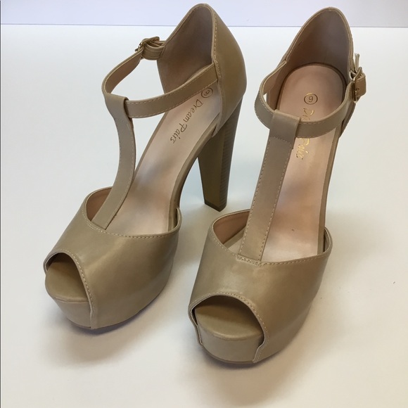 Dream Pairs. Shoes - New, Goes With All Neutral Platforms. Dream Pairs.